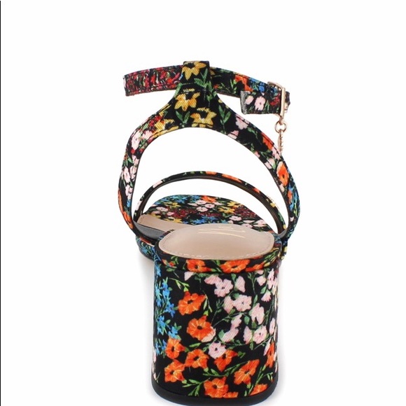 $50@DSW, NWT 7.5 Nanette Lepore Blk Floral Sandals - Picture 3 of 6